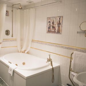 Four Poster Suite